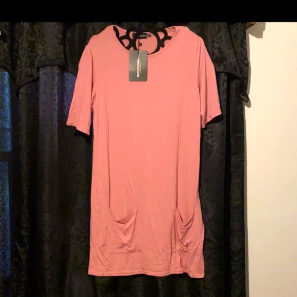 PrettyLittleThing Dresses & Skirts - NWT Pretty Little Things Dress with Pockets Size 6